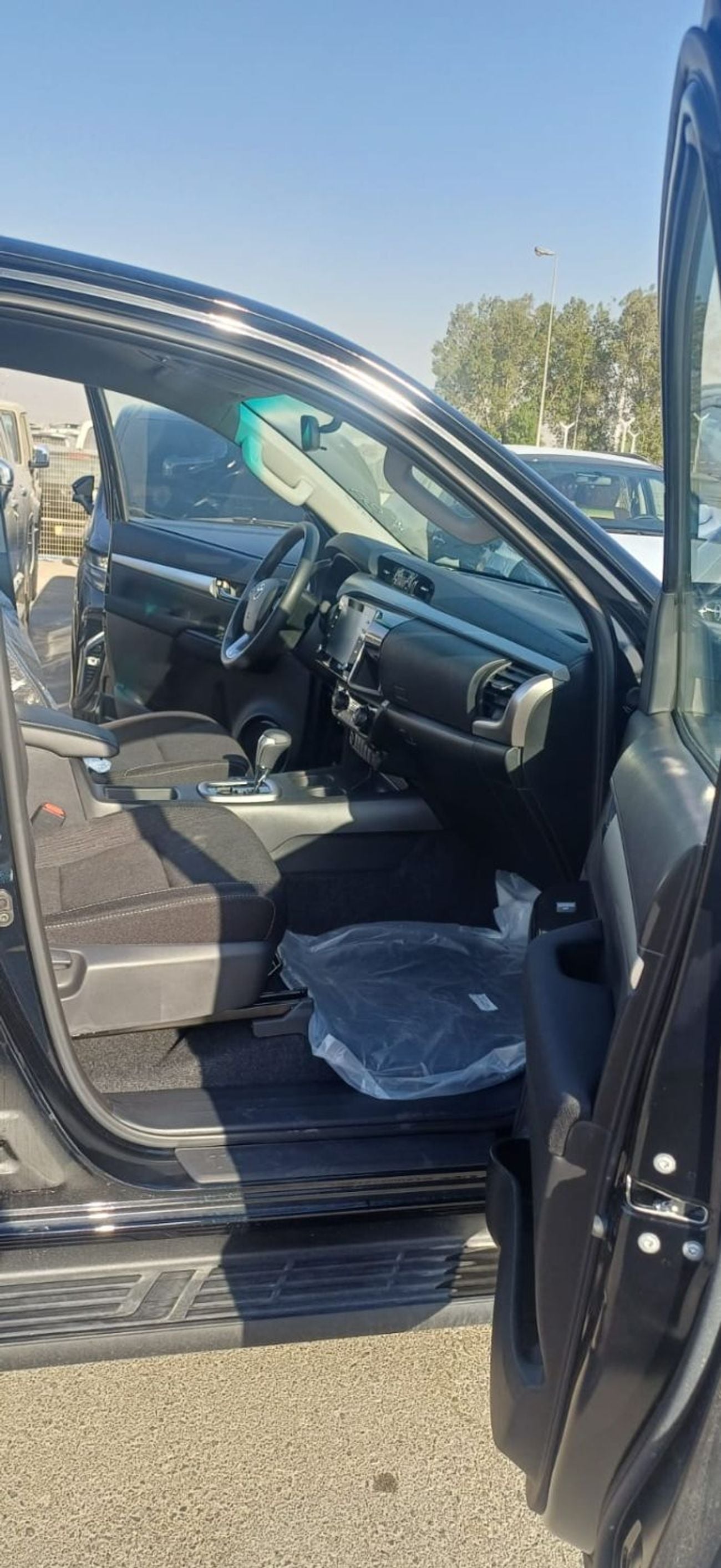 Toyota Hilux SGLX TOYOTA HILUX 2.4L Diesel AUTOMATIC TRANSMISSION COLOR BLACK MODEL 2025