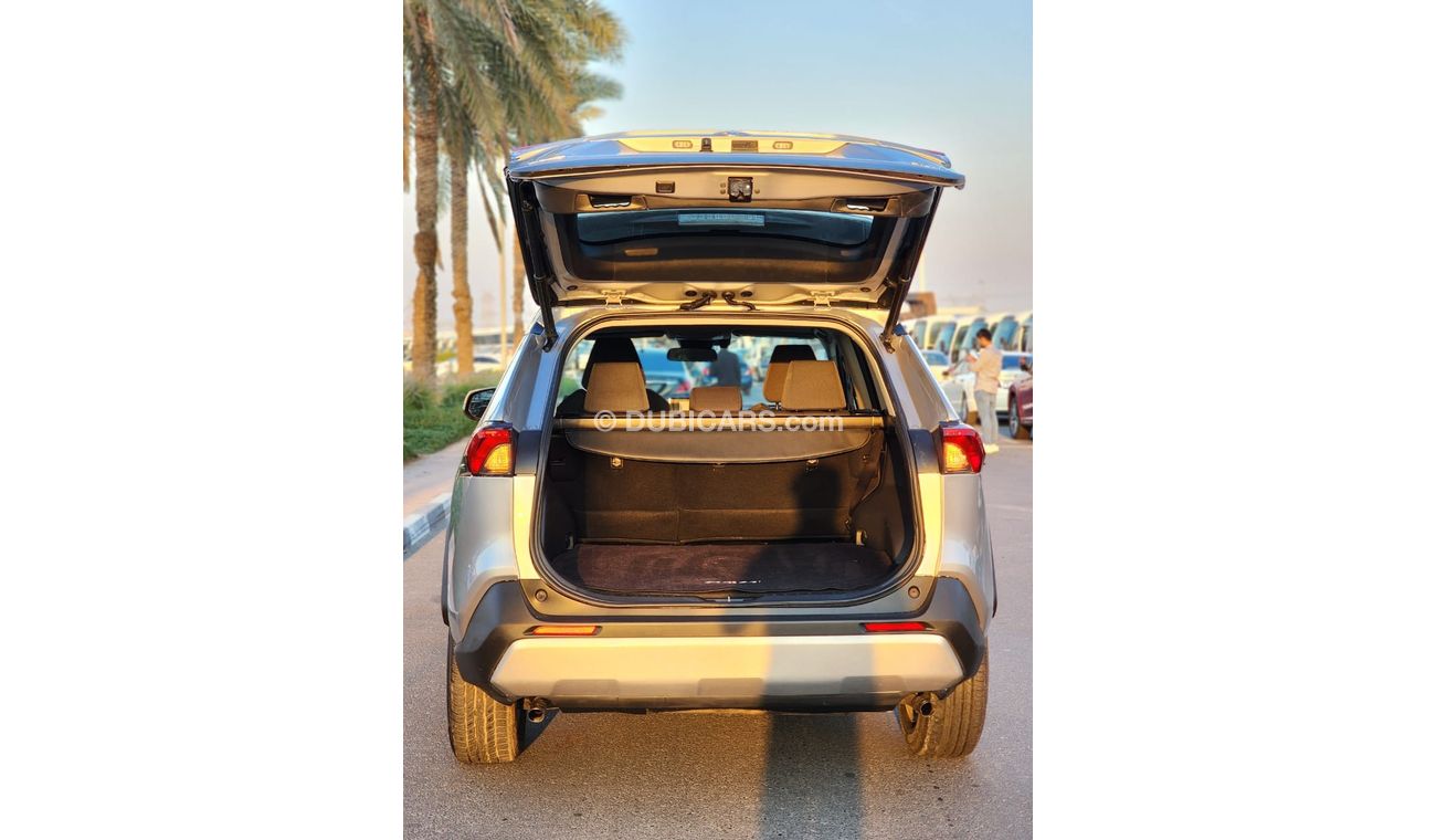 Toyota RAV4 RAV4 XLE HYBRID 2021