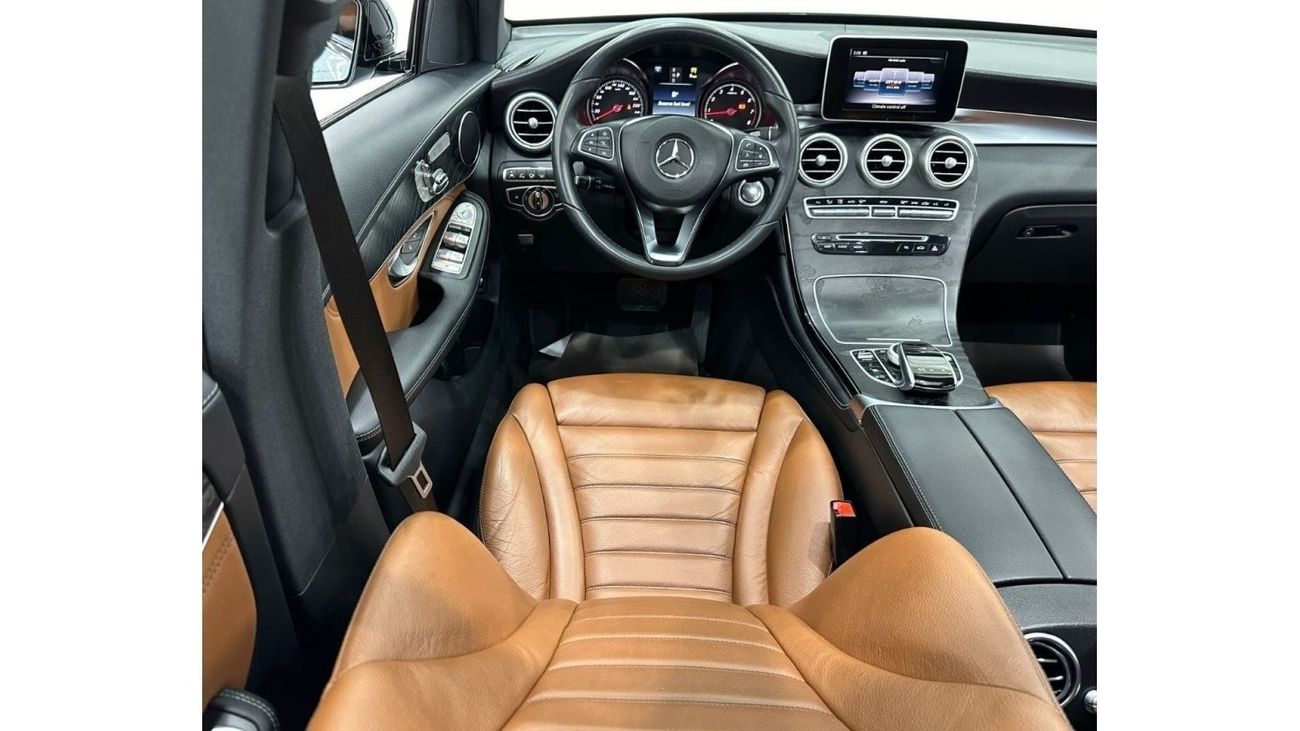 مرسيدس بنز GLC 250 2018 Mercedes Benz GLC250 Coupe AMG, Warranty, Full service History, Low Kms, GCC