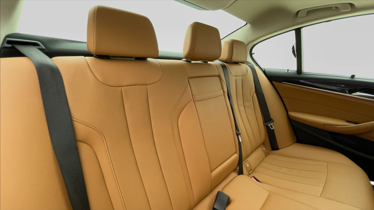 بي أم دبليو 520i JOY EDITION 2 | بدون دفعة مقدمة | اختبار القيادة في المنزل