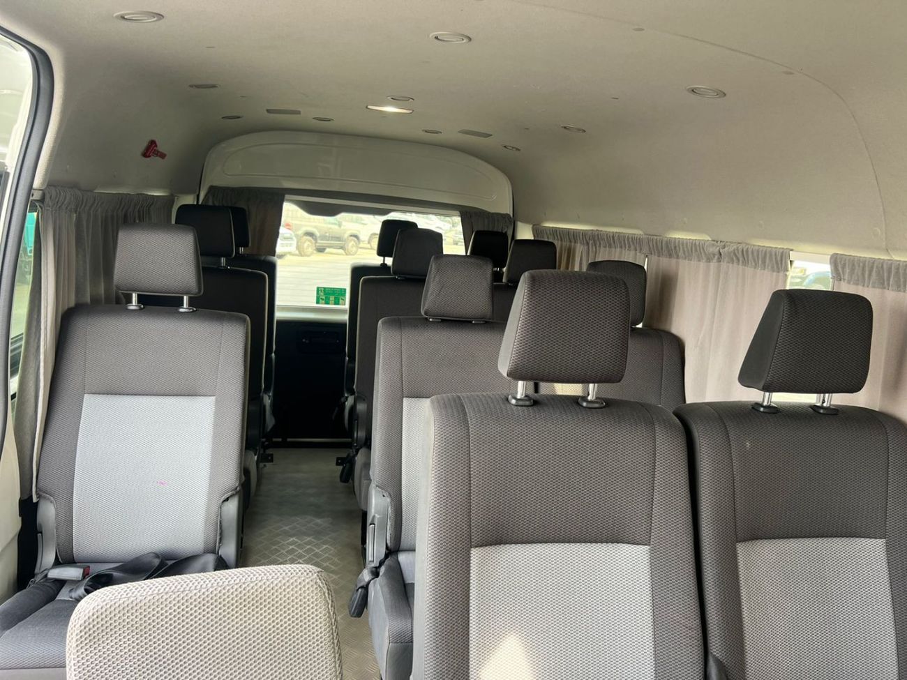 تويوتا هاياس 2023 Toyota Hiace GL 3.5L V6 - GCC - Passenger Full Automatic - Patrol - 13 Seater - No Accident - 8