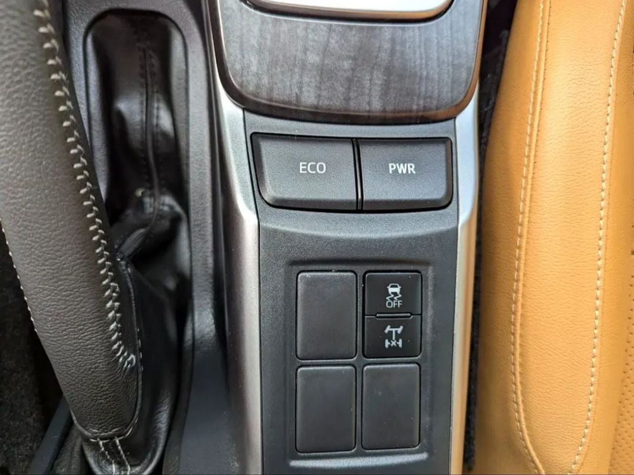 تويوتا فورتونر VXR Toyota Fortuner 2023 Model VXR 4.0L v6 full option petrol Engine Colour White push start Transmissio