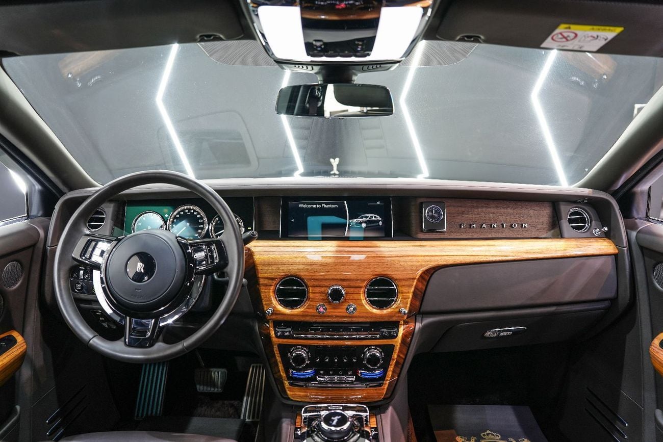 رولز رويس فانتوم Std 6.8L Rear-Seat Entertainment, Starlight Headliner, Dealer Extended Warranty!!