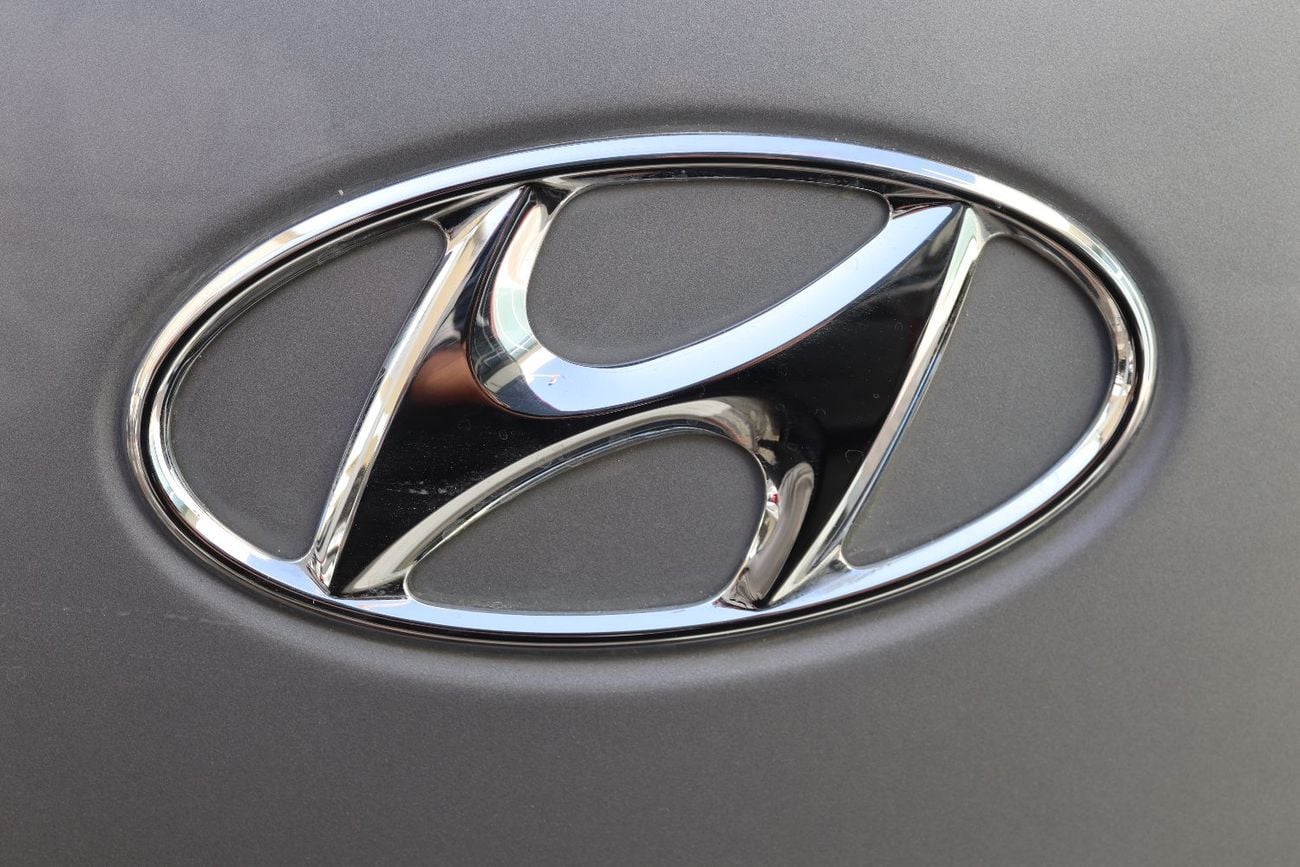 Hyundai H-1 Hyundai H1 - 2019 - GCC - Accident-Free - 2.4L  - (9 Seats) - Excellent Condition