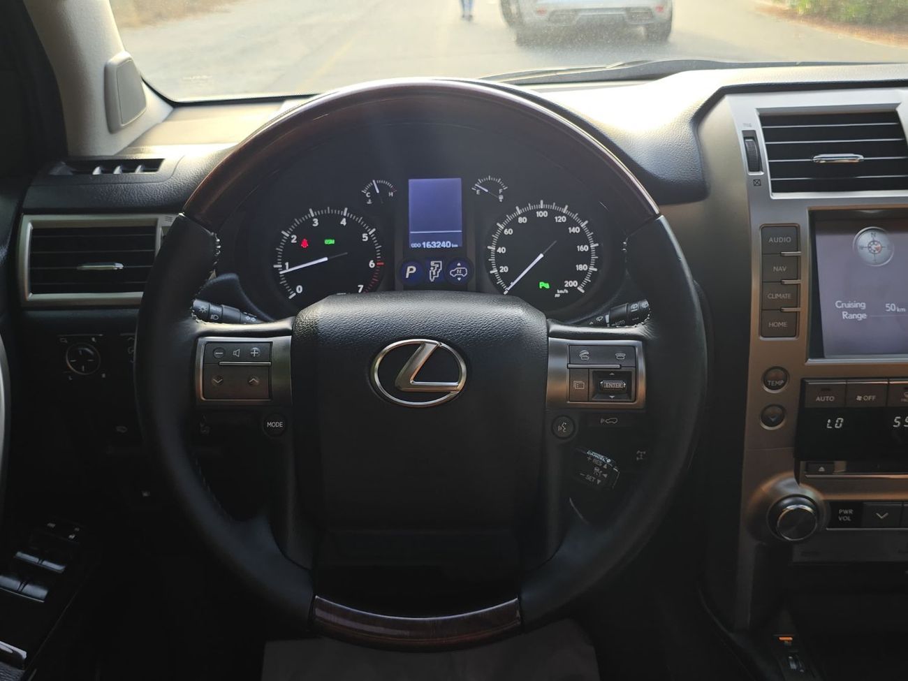 Lexus GX460 Platinum 4.6L LEXUS GX-460 GCC 2017 ORGINAL PAINT // V8 // FULL OPITION // PERFECT CONDITION