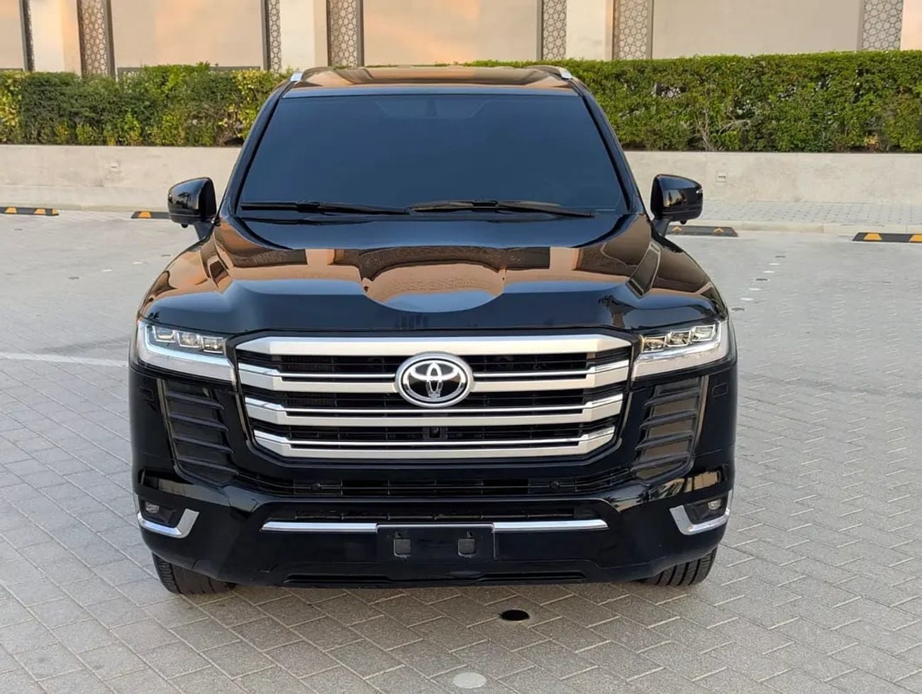 Toyota Land Cruiser GXR FACELIFTED WITH INTERIOR AND EXTERIOR V6 4.0L Excellent Condition