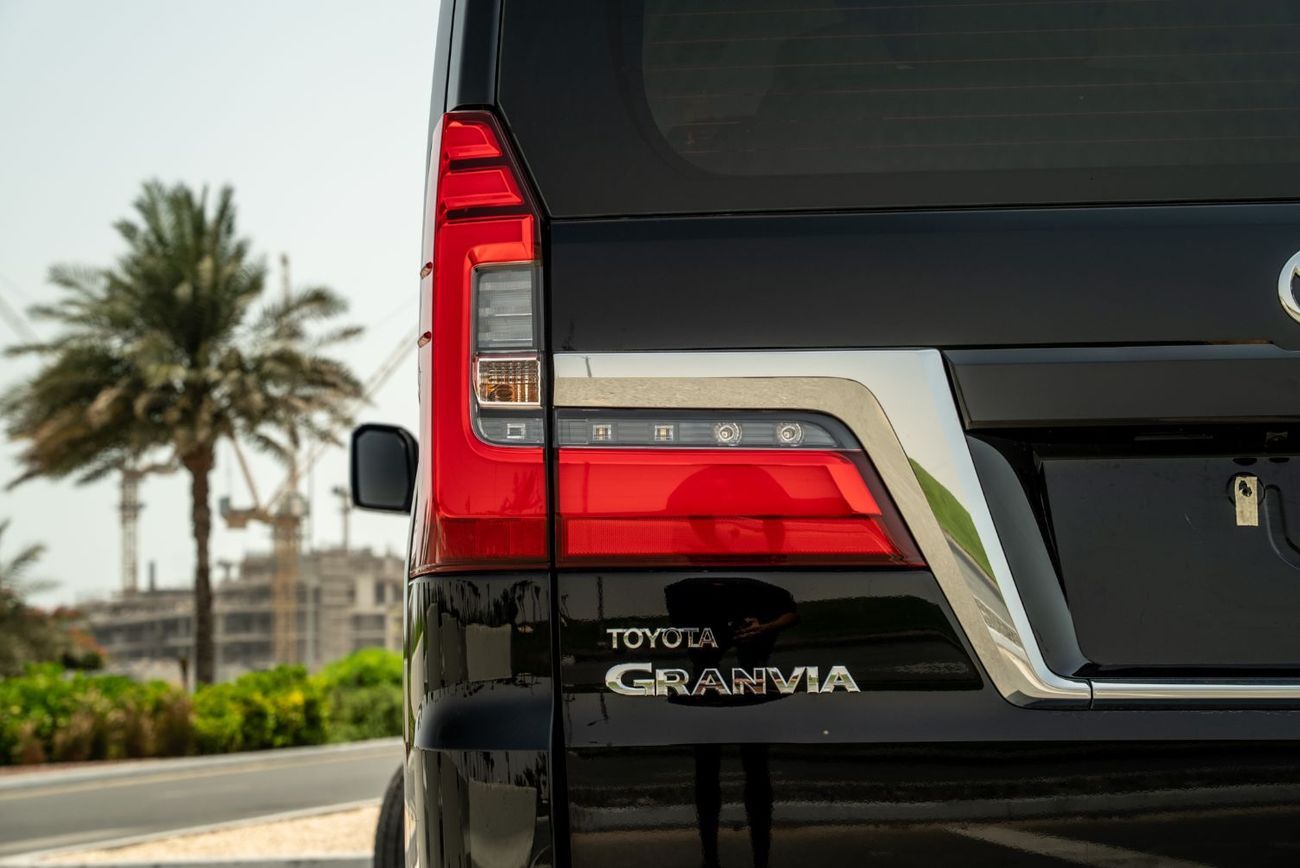 Toyota Granvia 3.5L Premium Premium 2023 3.5L V6 Full Service History GCC