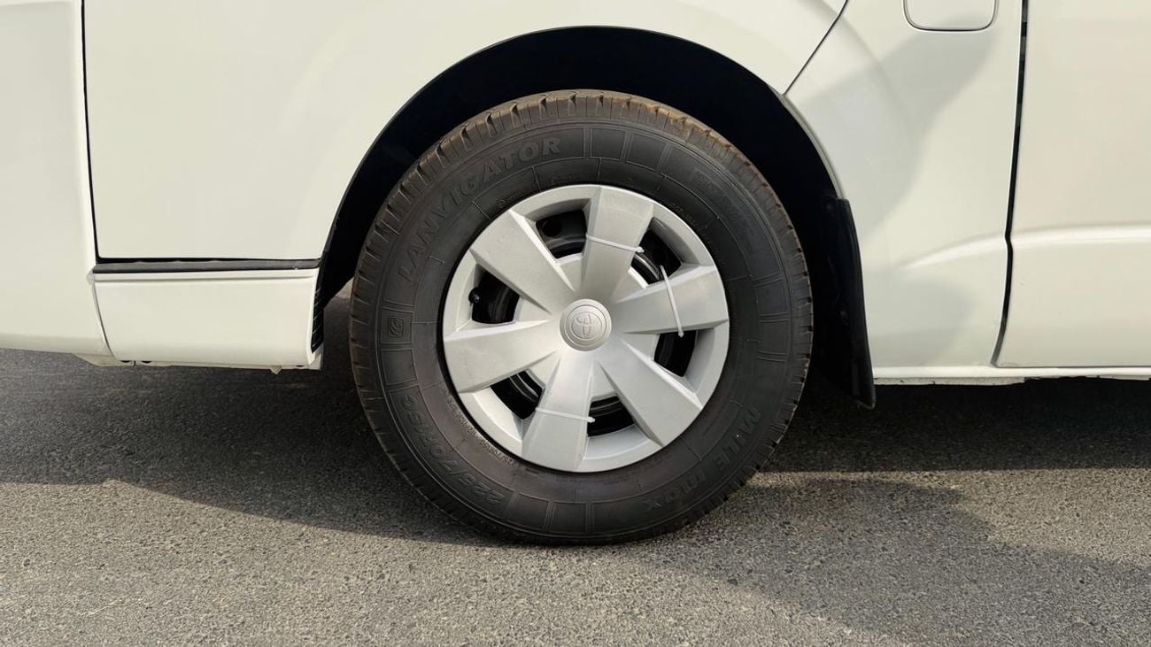 Toyota Hiace 2009 | RHD | 3.0L DIESEL ENGINE | MANUAL TRANSMISSION | 14 SEATERS | 2WD |