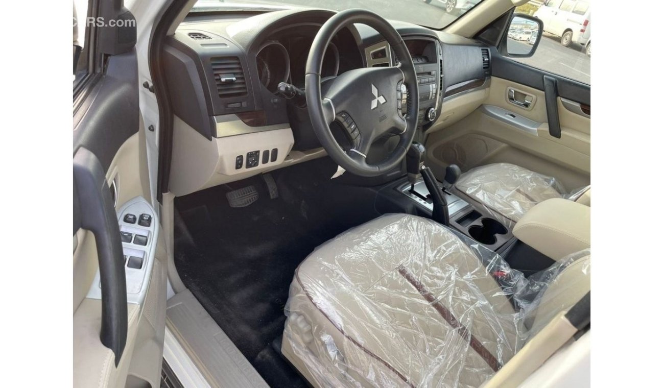 ميتسوبيشي باجيرو 2016 Mitsubishi Pajero 4x4 GLS MidOption / 100% Accident free