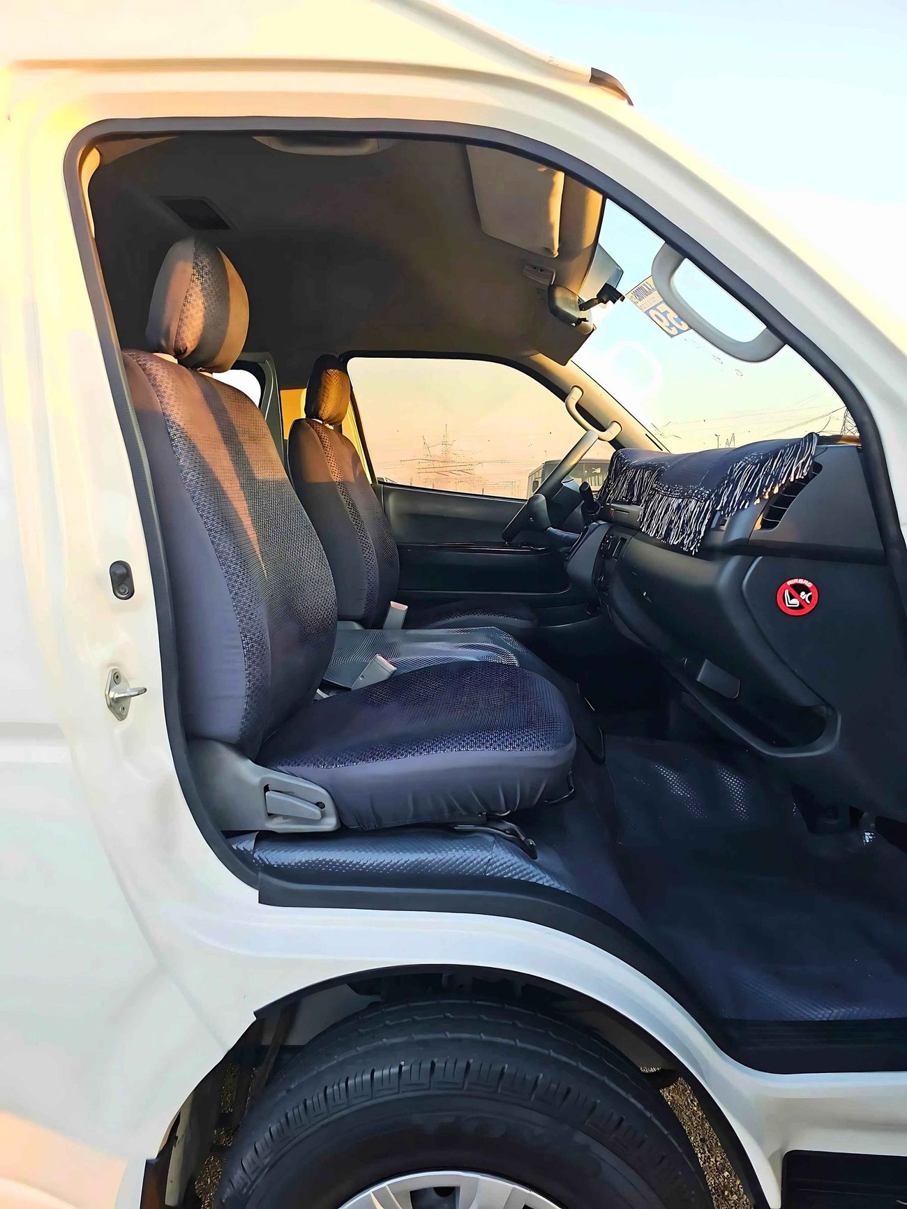 Toyota Hiace HIGHROOF/ PATROL MANUAL/ PASSENGER/ OLD SHAPE/ EXPORT ONLY/ LOT# 102310