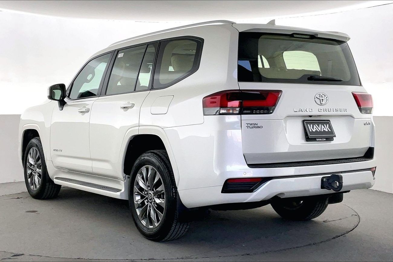 تويوتا لاند كروزر GXR | National Day Celebration | شامل الضمان | 0 ﺪﻔﻋﺓ ﺃﻮﻟﻯ