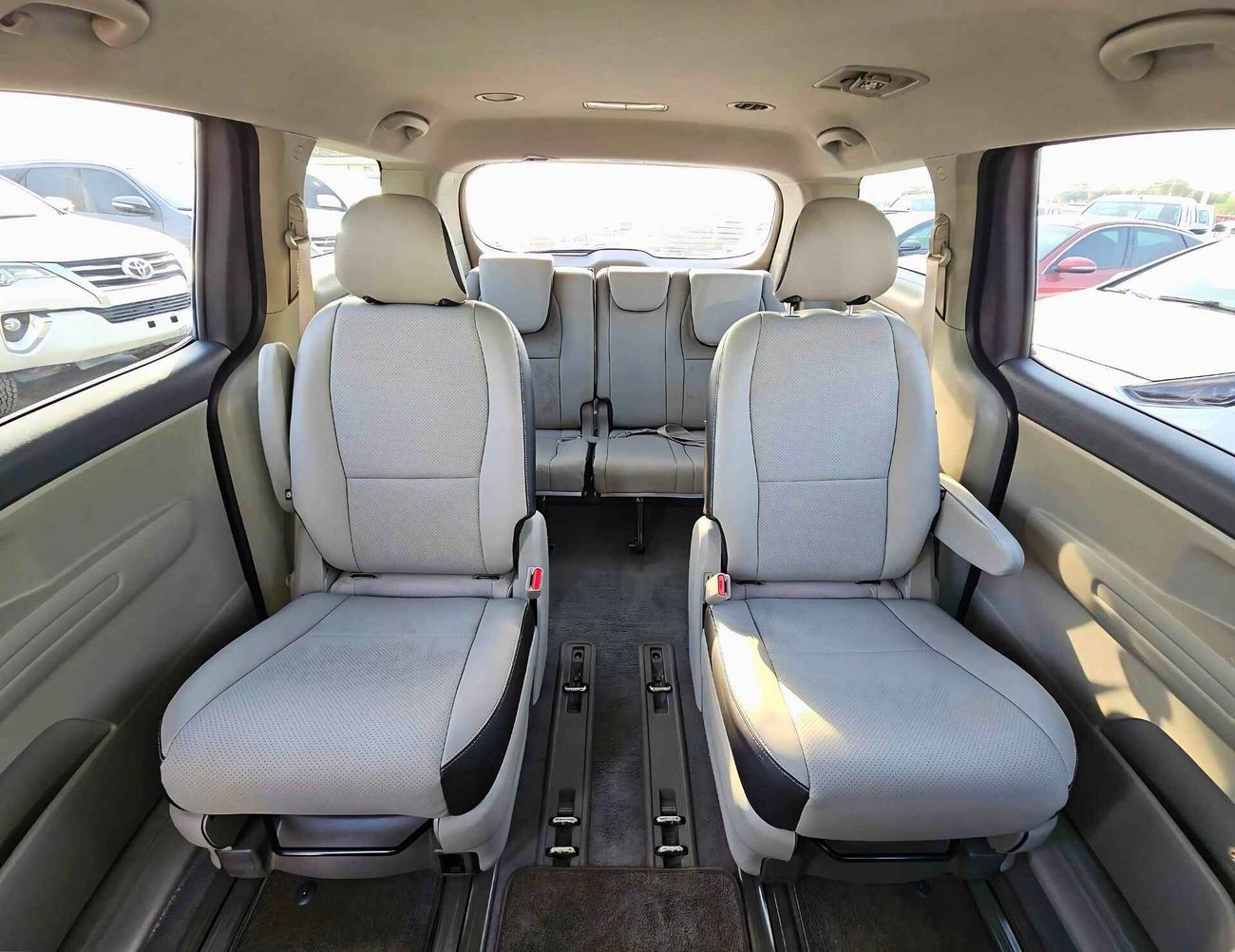 Kia Sedona LX / V6 / 3.3L / 7 SEATS / EXPORT ONLY / LOT# 31911