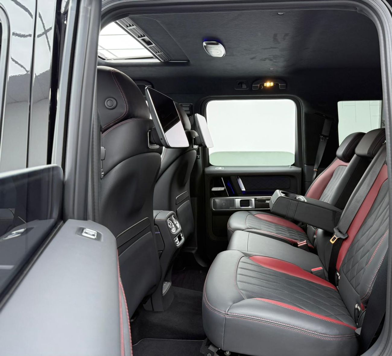 Mercedes-Benz G 63 AMG 4MATIC SUV 2025 Mercedes-AMG G 63 ,Gargash Warranty Dec/2029 ,Full Service History ,GCC