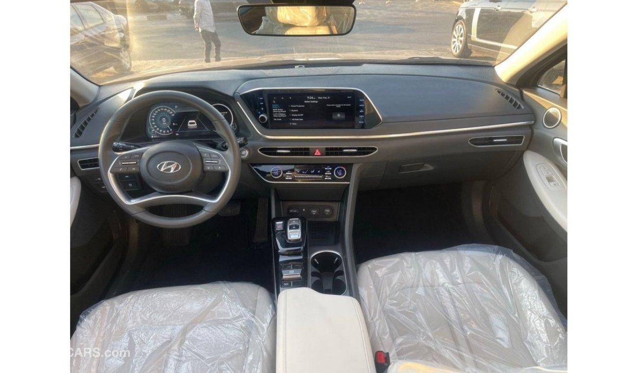 Hyundai Sonata Model 2023, imported from America, Full Option, Panorama sunroof, Digital counter, 4 cylinders, auto