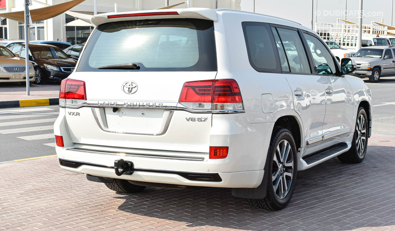 Toyota Land Cruiser VXR V8 With VXR 5.7 Facelift to 2020