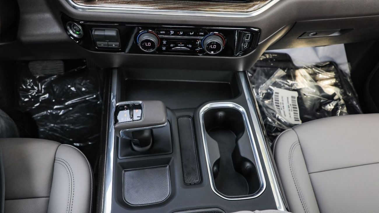 Chevrolet Silverado 1500 RegularCab Trailboss GCC / 3 Years Warranty / For Local Registration +5%