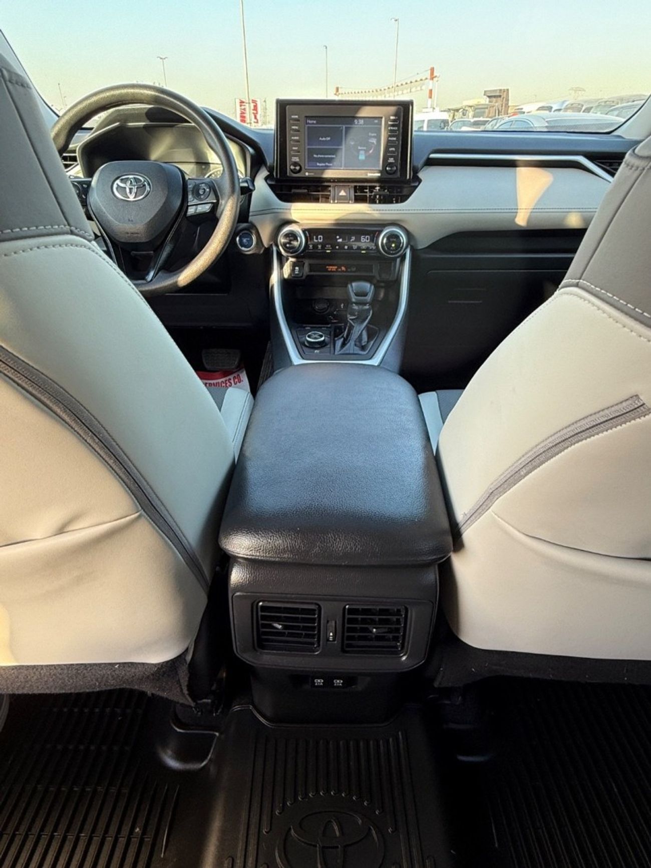 تويوتا راف ٤ XLE 2.5L