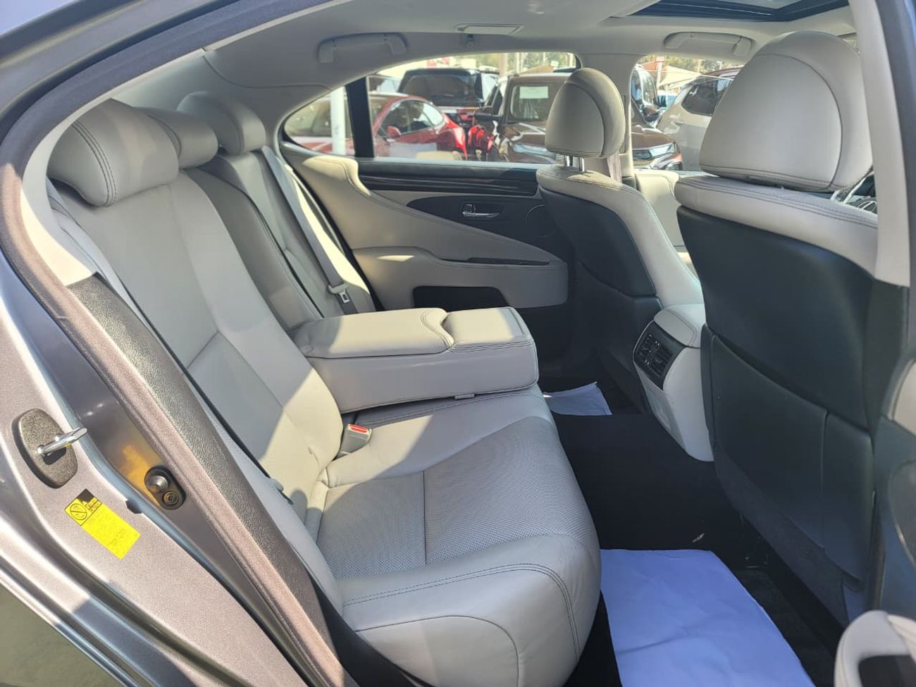 لكزس LS 460 Prestige LWB 5st 4.6L (375 HP)