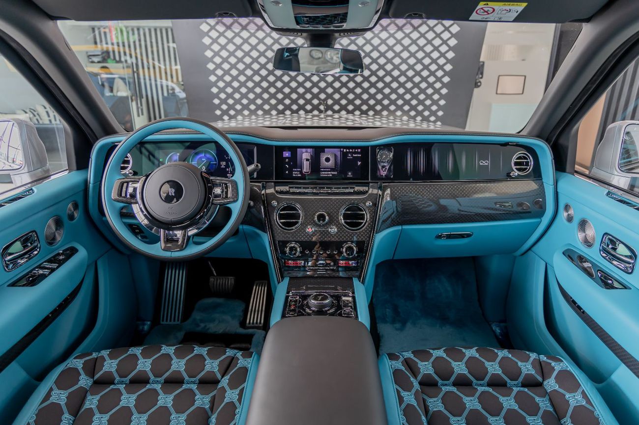 Rolls-Royce Cullinan ROLLS ROYCE CULLINAN | BLACK BADGE | BESPOKE PREMIUM AUDIO  | DUALITY SEATS | European Specs | 2026