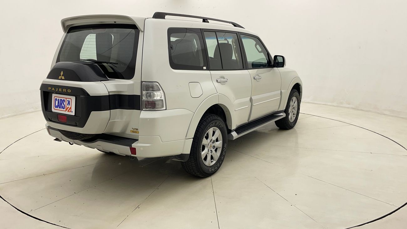 ميتسوبيشي باجيرو GLS TOP 3 | بدون دفعة مقدمة | اختبار القيادة في المنزل