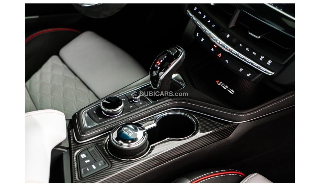 كاديلاك CT4 CT4-V 2022 Cadillac CT4 V-Spec Blacking / Carbon Fibre Pack / 5 Year Warranty & Service Pack