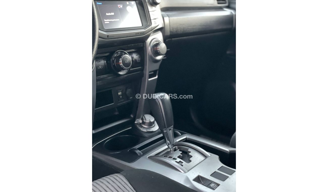 Toyota 4Runner 2020 TOYOTA 4RUNNER SR5  4x4   4.0L -V6 All wheel drive / EXPORT ONLY