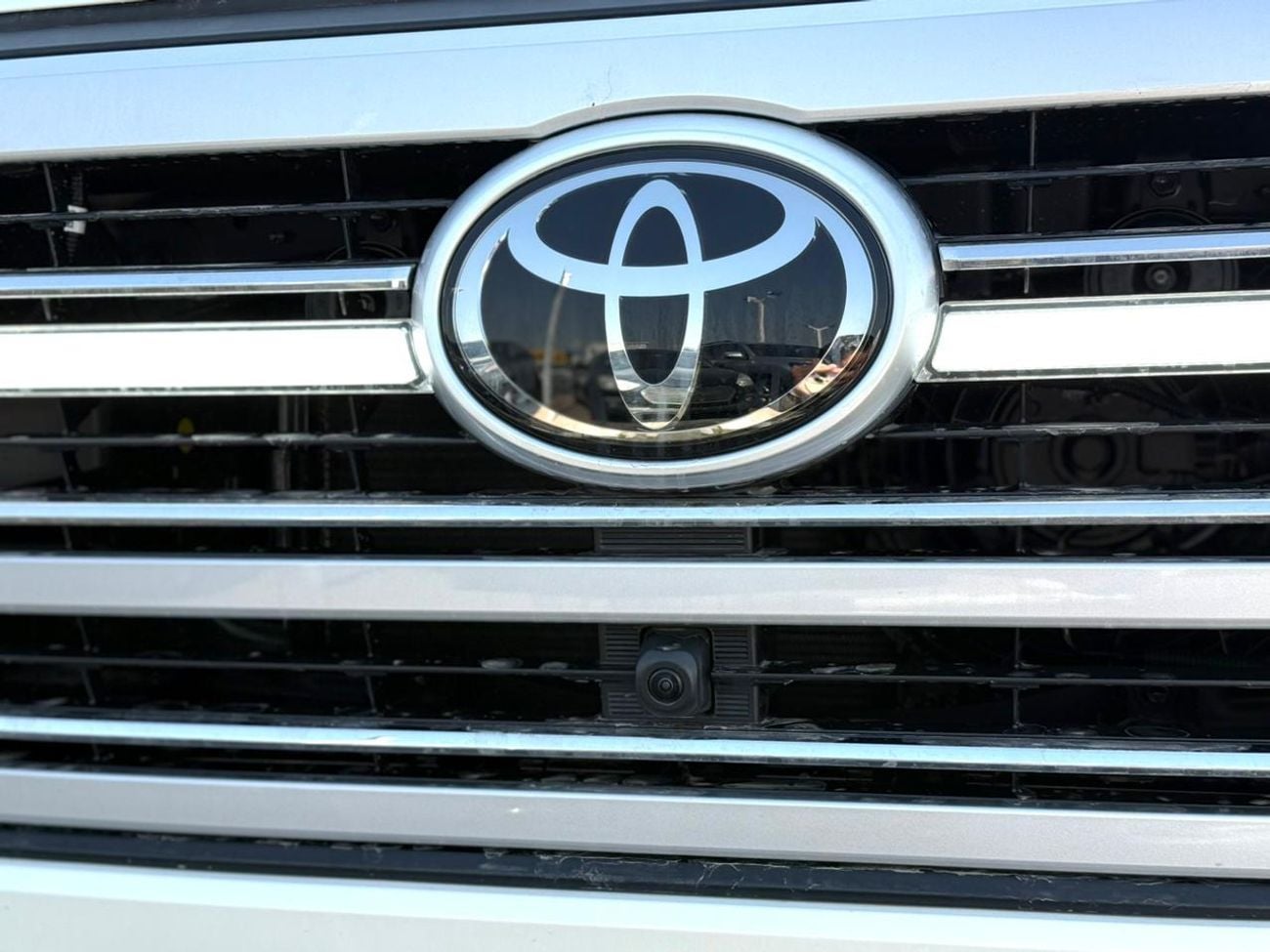 Toyota Land Cruiser VXR 4.0L V6 White 2026 GCC Omani