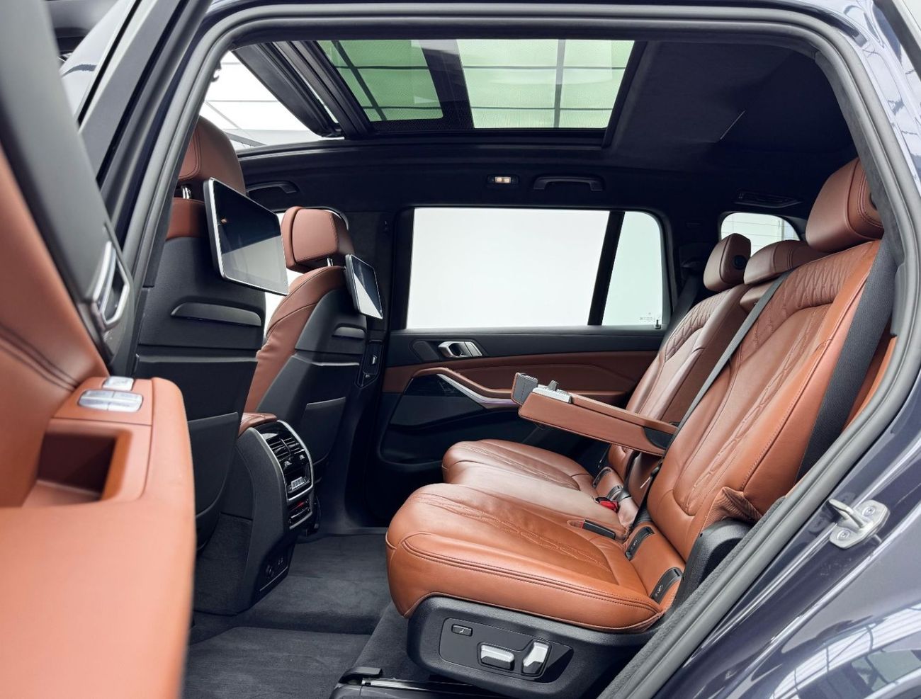 بي أم دبليو X7 40i M Sport Premium 3.0L 2022 BMW X7 xDrive40i M-Sport, 2026 BMW Warranty + Service Pack, Fully Load