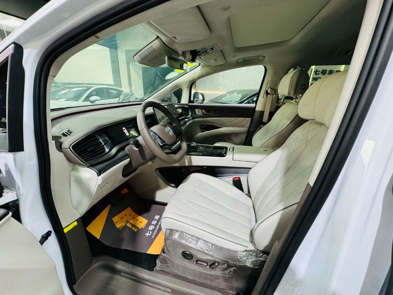 Denza D9 4WD Top Option