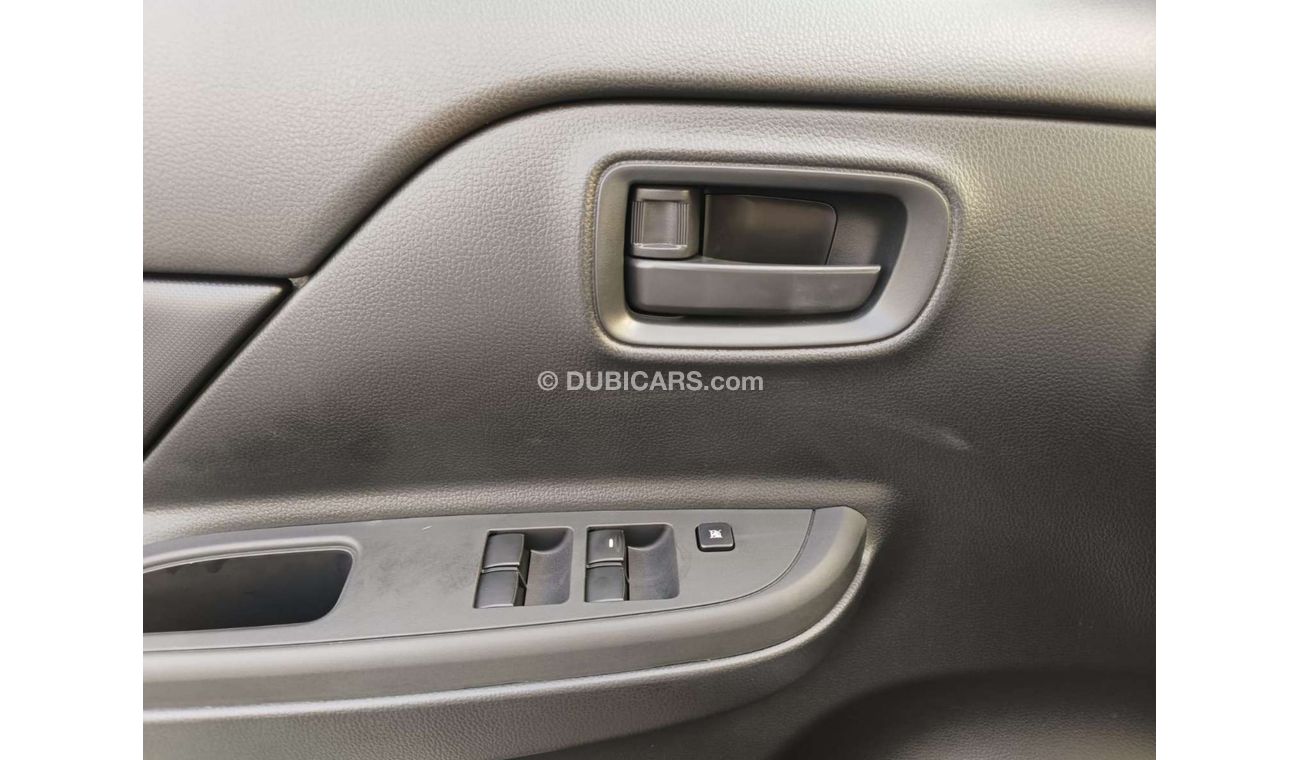 Mitsubishi L200 GLX 2.5L Diesel / M/T / 4WD / Black Rims / Steering Vol Control (Code # L2DDB)