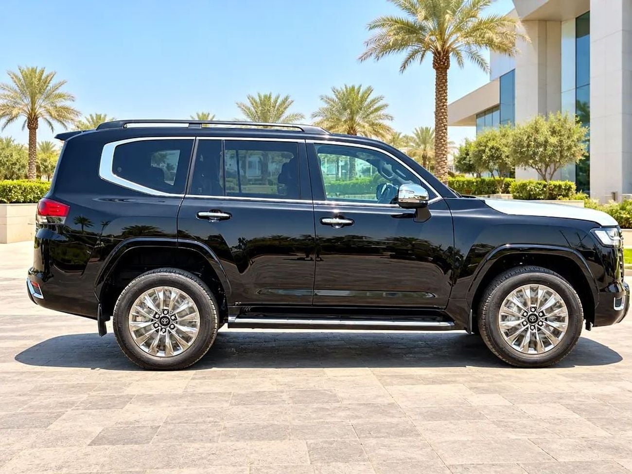 Toyota Land Cruiser VXR 2026 Toyota LC300 VXR | 3.5L Twin-Turbo Petrol | 7-Seater | Africa Export