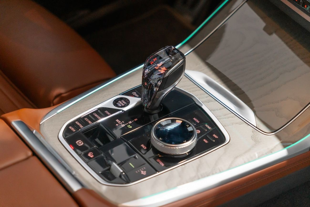 بي أم دبليو X7 M50i