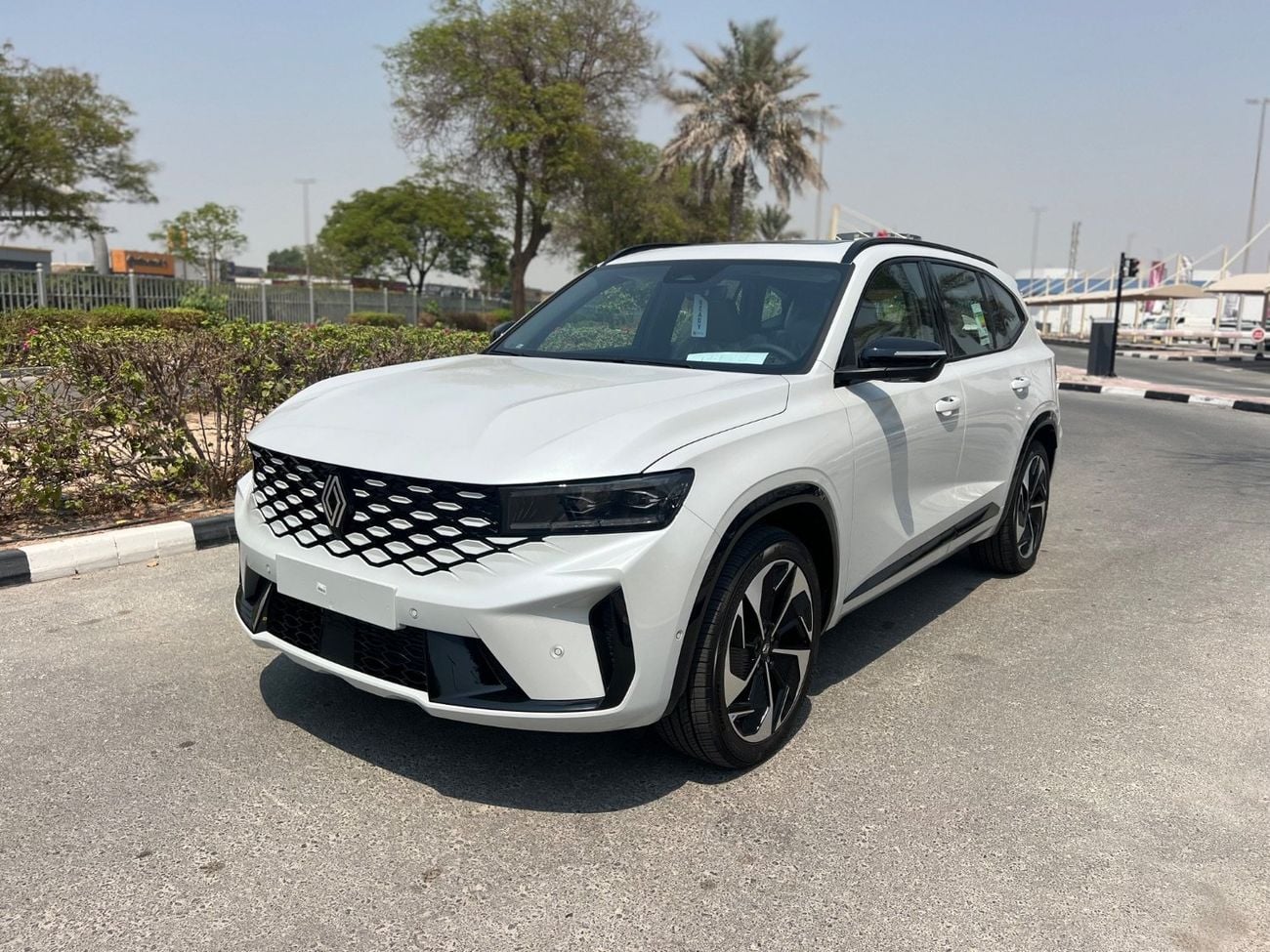 Renault Koleos Renault Koleos LE 2.0L AWD 2026 – GCC Specs | Silver Exterior | Beige Interior