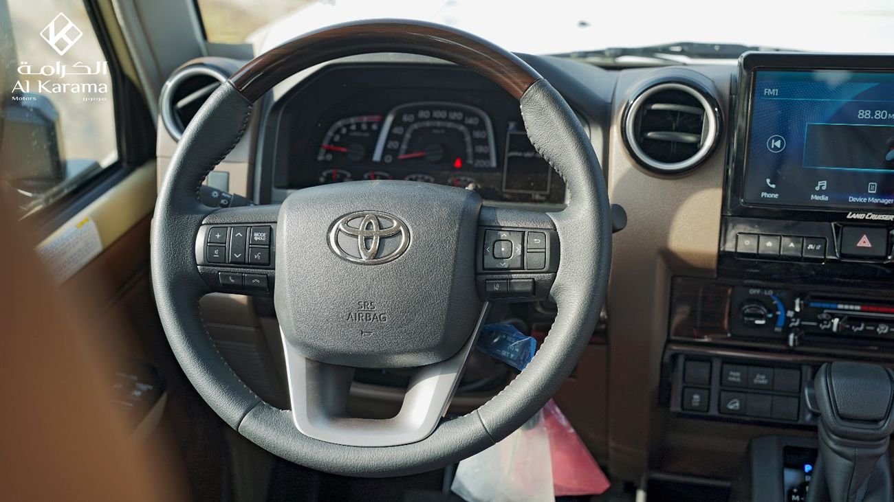 Toyota Land Cruiser Pick Up LC79 2.8L LX - 4x4 - Diff Lock - Rear Camera - Winch - Cruise Control - Full Option GCC
