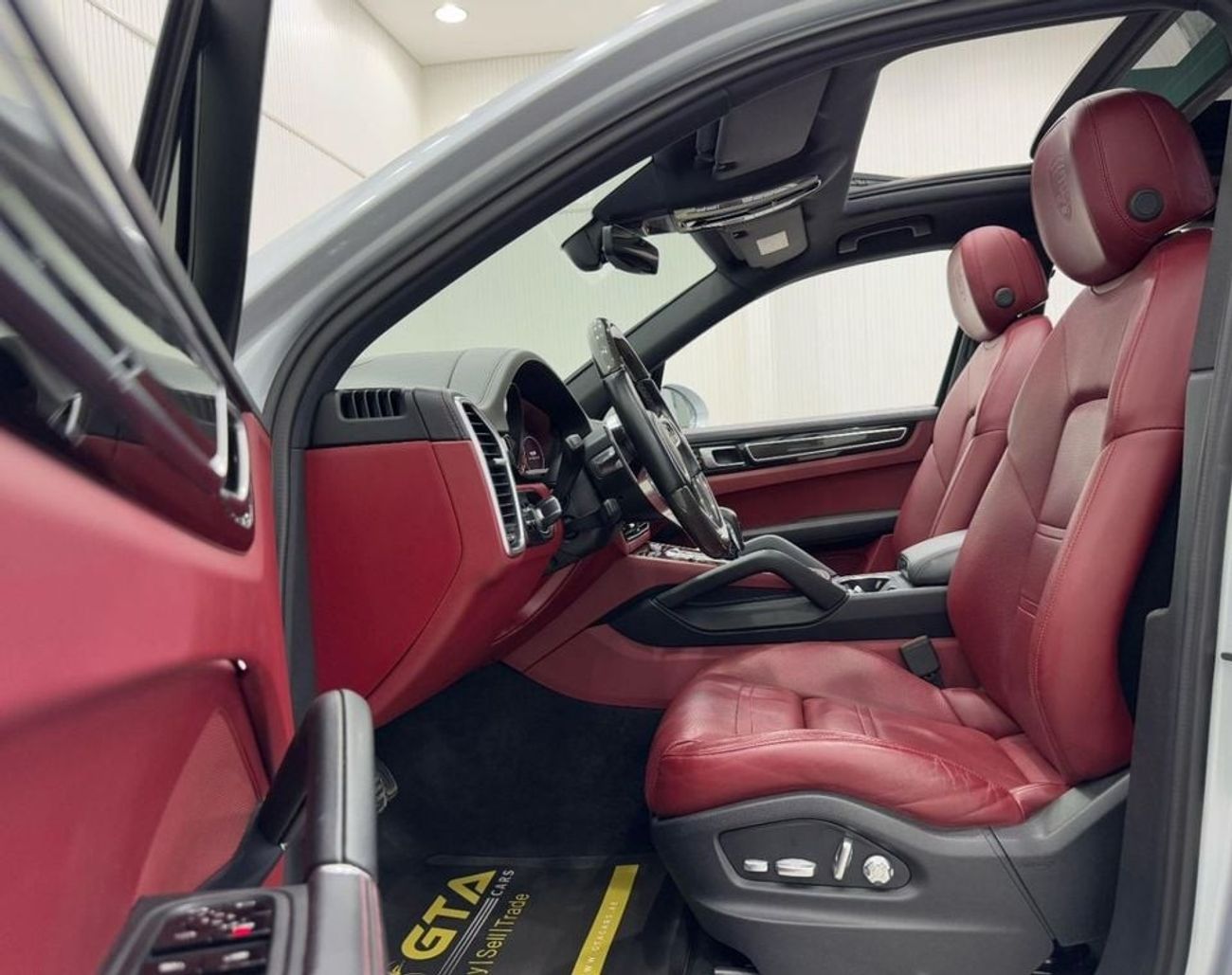 Porsche Cayenne S 2.9L (440 HP) 2019 Porsche Cayenne S, Warranty, Full Porsche Service History, Full Options, Low Km