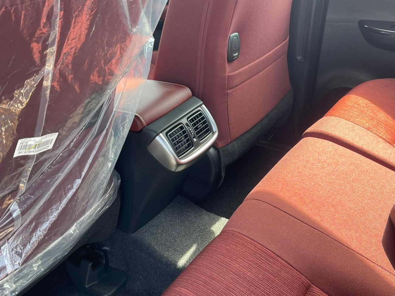 Toyota Hilux GLX 2.7L Double Cab Utility 4WD M/T Toyota Hilux PETROL GLX 2.7L Double Cab 4WD M/T 2025