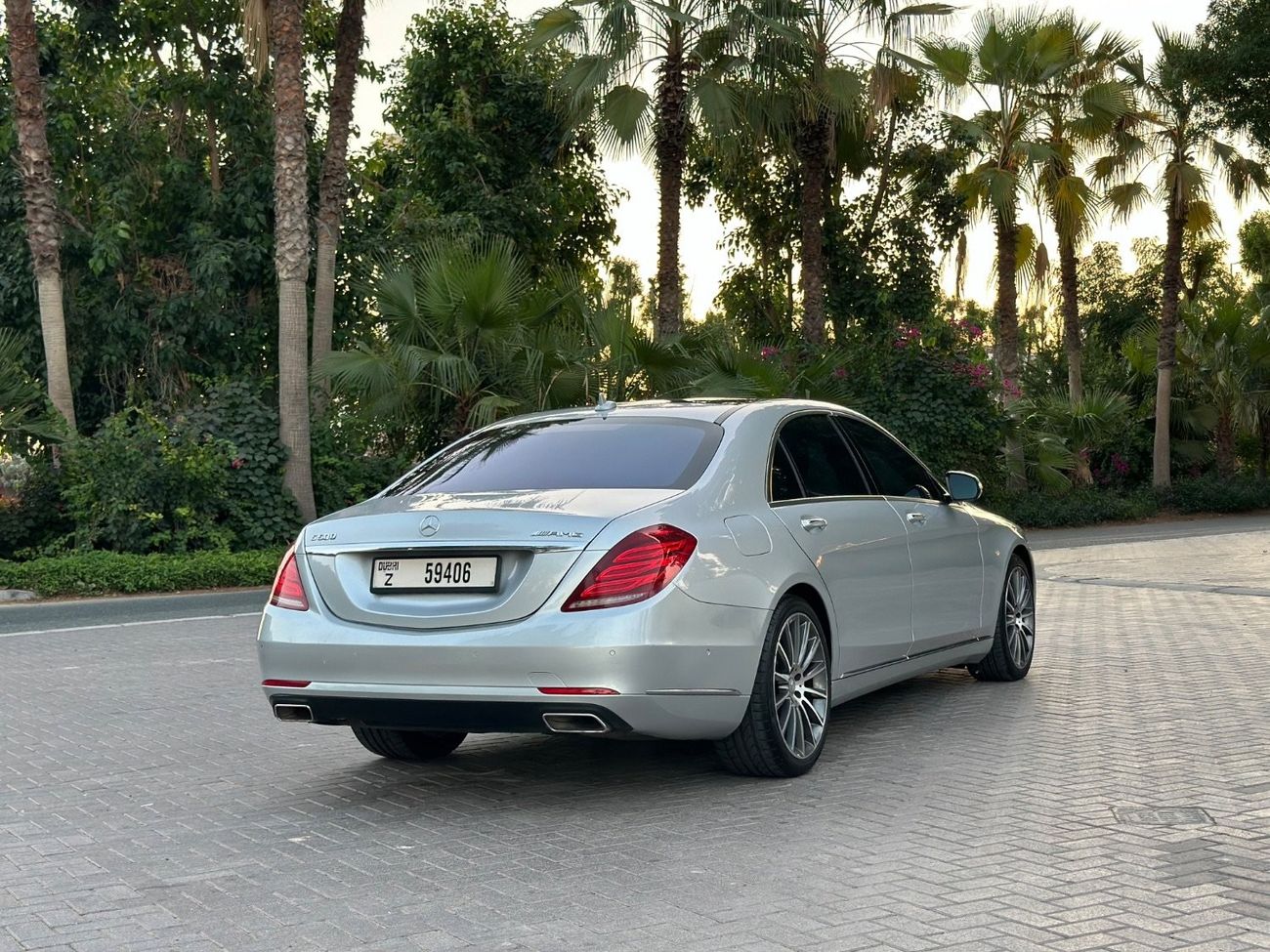 Mercedes-Benz S 550 2015 - AMG - 4.7L Twin Turbo V8 - 449 hp - Perfect Condition