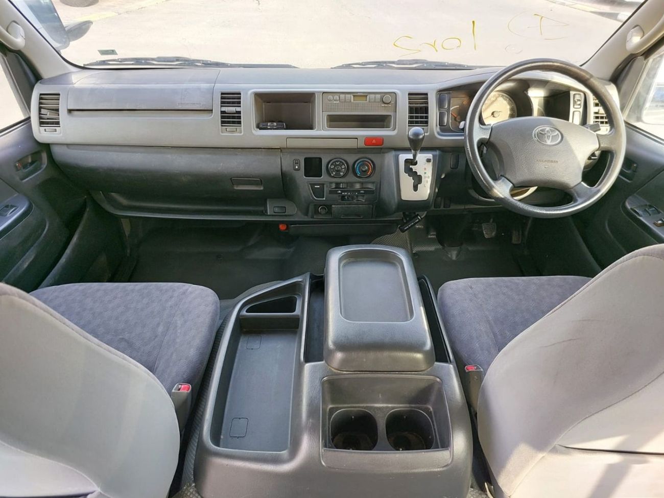 Toyota Hiace TOYOTA HIACE COMMUTER VAN RHD 2011 MODEL 2.7 L PETROL AUTOMATIC(PM24057)