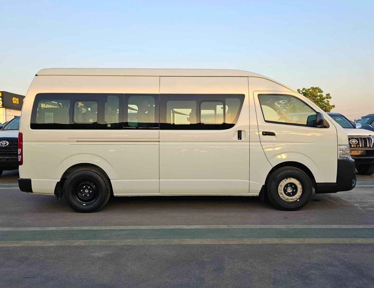 Toyota Hiace HIGHROOF DX / OLD SHAPE /13 STR / 2.5L V4 DIESEL M/T / BLACK BUMPER (FOR CONGO) (CODE # H25MHF)