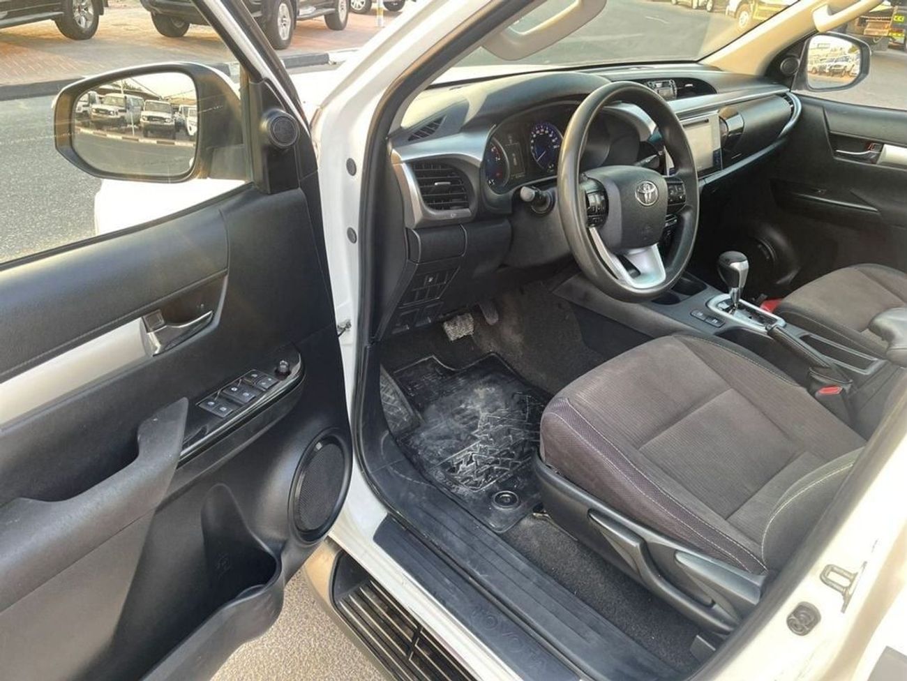 تويوتا هيلوكس 2017 Toyota Hilux GLX 2.7L V4 - AWD 4x4 - Full Option SR5 Edition Rear CAM / AC - Rims With Side Ste