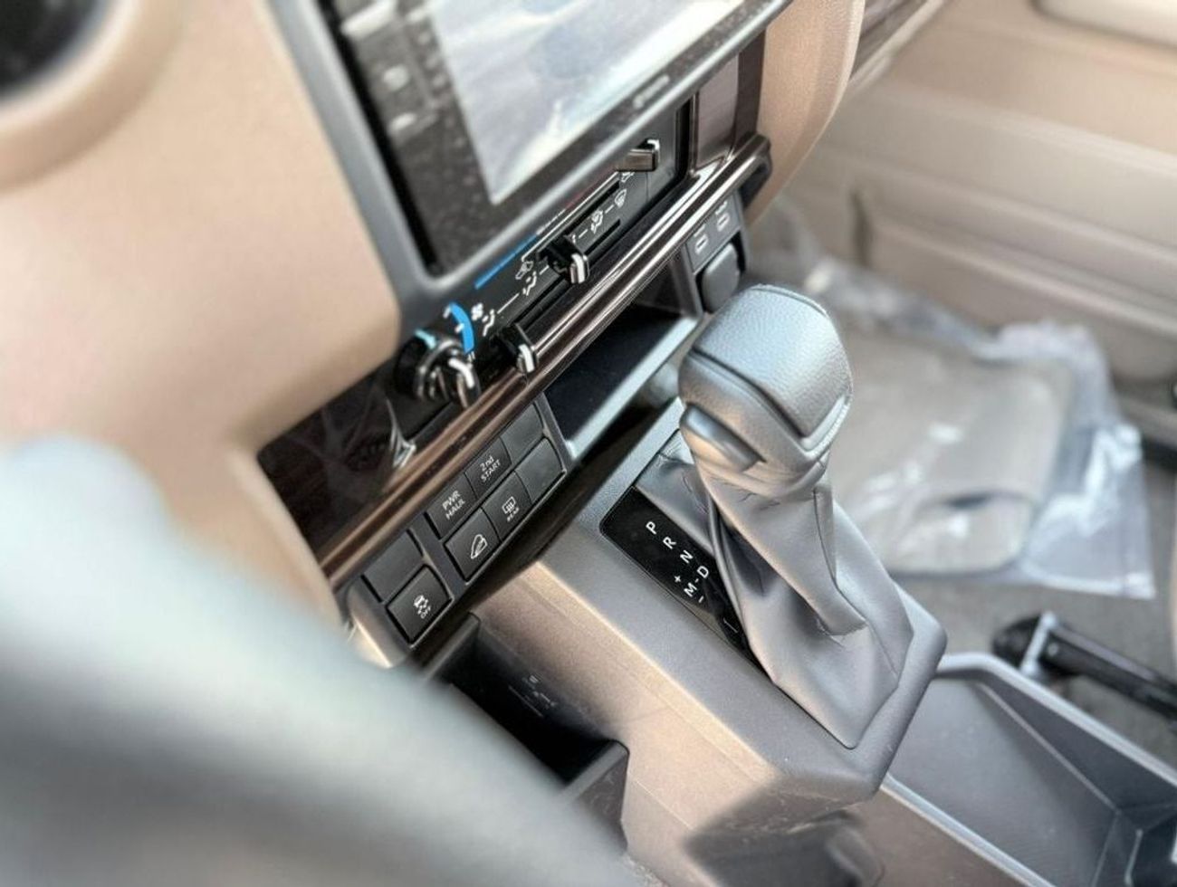 Toyota Land Cruiser EXPORT ONLY - LC 76 basic automatic 4.0