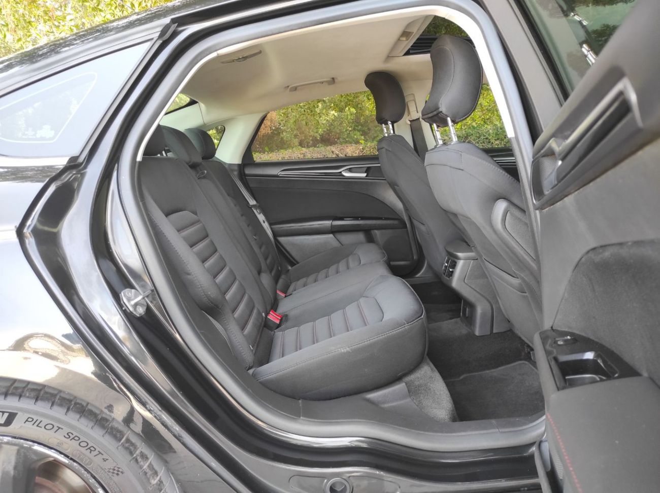 Ford Fusion SE 2.0L Ford fusion 2015 Gcc V4 full options no1