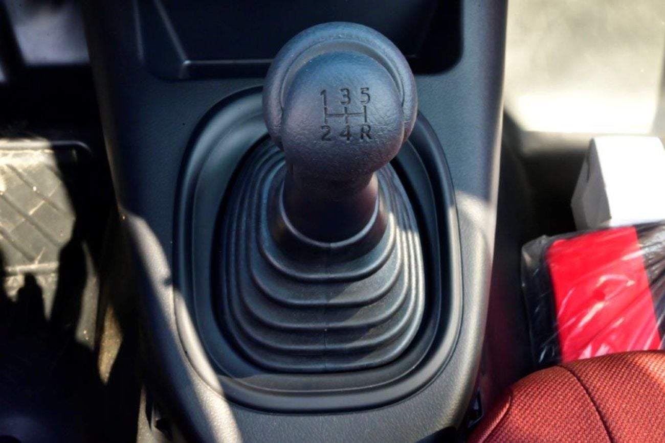 تويوتا هيلوكس GL 2.4L Single Cab Utility