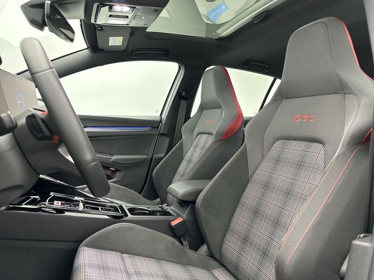 فولكس واجن جولف GTI Fabric++ 2L | Ex-Demo | Black Edition | Queenstown 19" Diamond-Cut Alloys | Performance Hatchback |