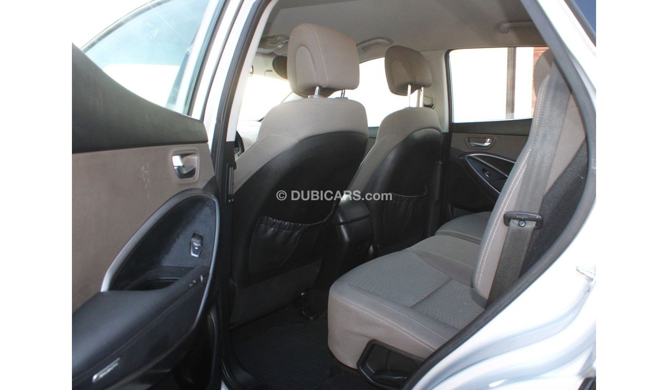 Hyundai Santa Fe GL Hyundai Santa Fe 2014 GCC, in excellent condition
