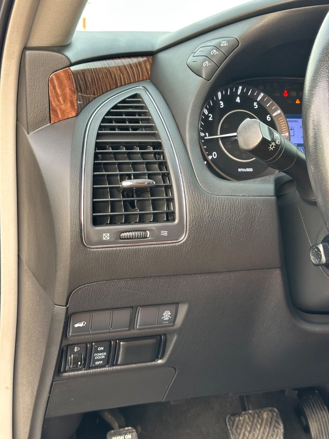 نيسان أرمادا Nissan Armada SV