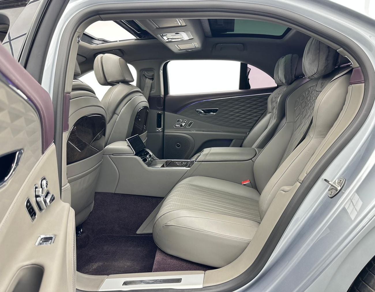 Bentley Flying Spur V8 2021 Bentley Flying Spur V8, 1 Year Unlimited Km Warranty, Full Service History, Rotating Display