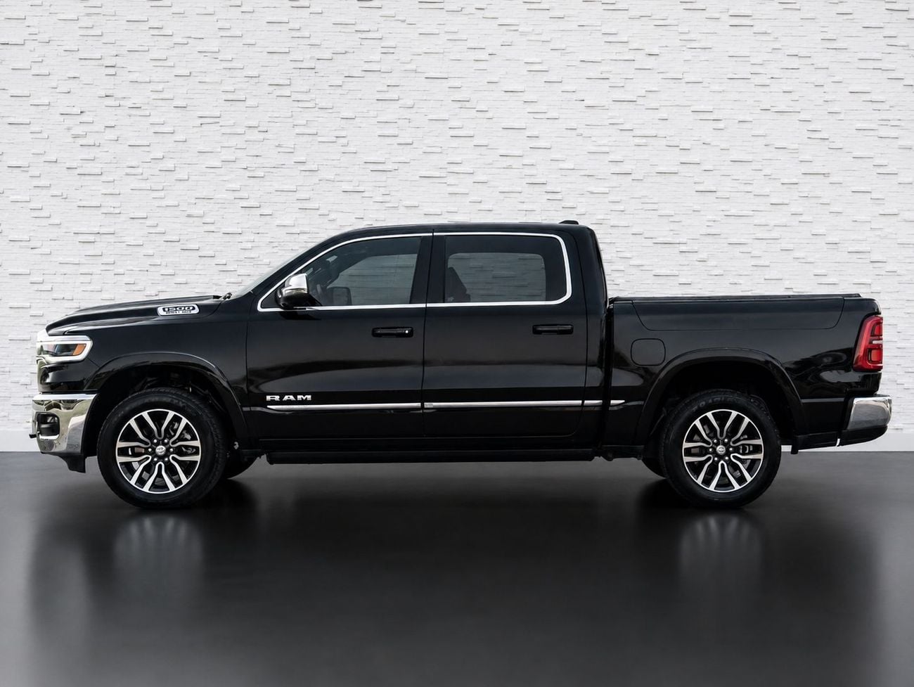 RAM 1500 LIMITED NIGHT EDITION