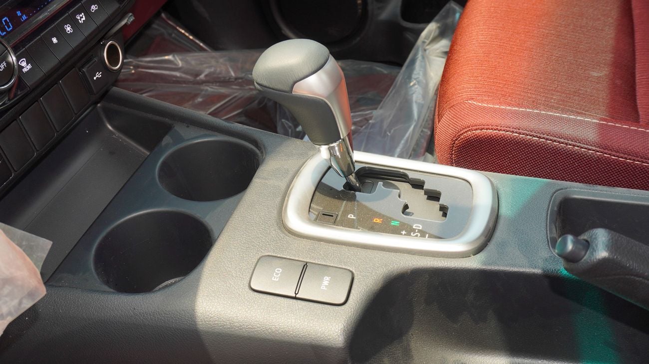 تويوتا هيلوكس SR5  2.7L  4WD A/T