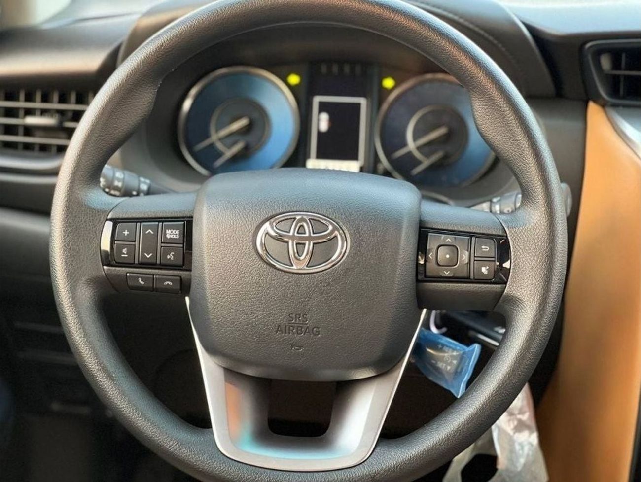 Toyota Fortuner 2.7L SUV 4WD // 2024 // WHIT DVD & BLUETOOTH & CAMERA // SPECIAL OFFER // BY FORMULA AUTO // FOR EXP